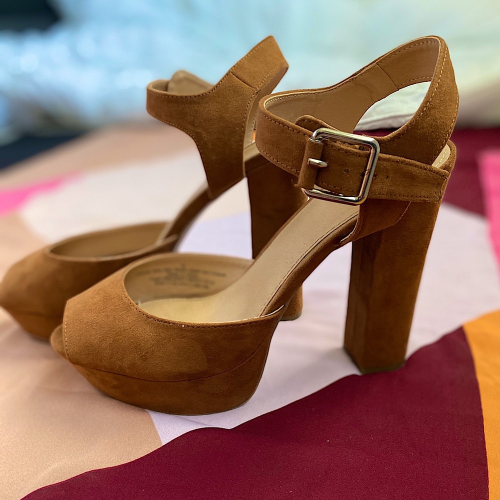 Camel Platform Heels SZ 10